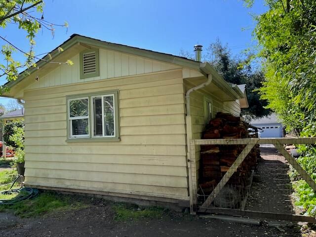 87 Manzanita Avenue, Redway, CA 95560