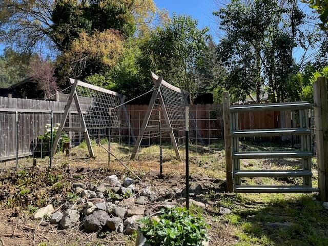 87 Manzanita Avenue, Redway, CA 95560