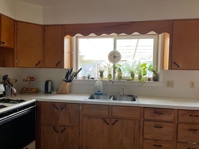 87 Manzanita Avenue, Redway, CA 95560