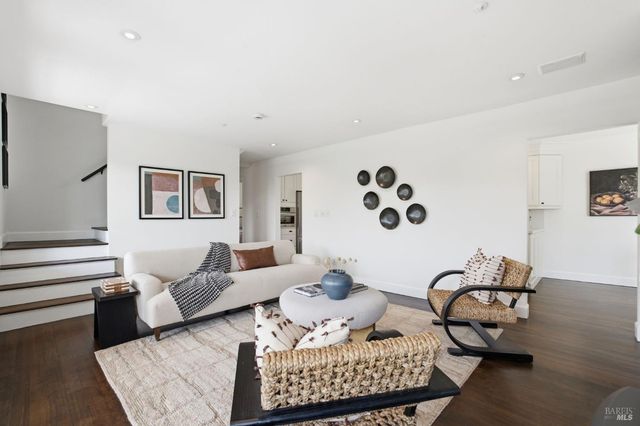 32 Edgewood Ave, Mill Valley, CA 94941