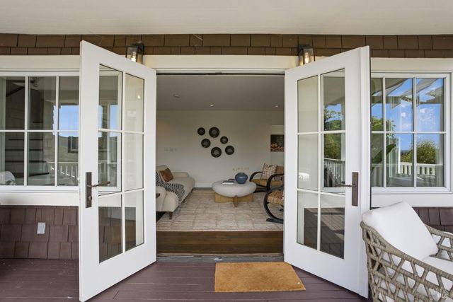 32 Edgewood Ave, Mill Valley, CA 94941