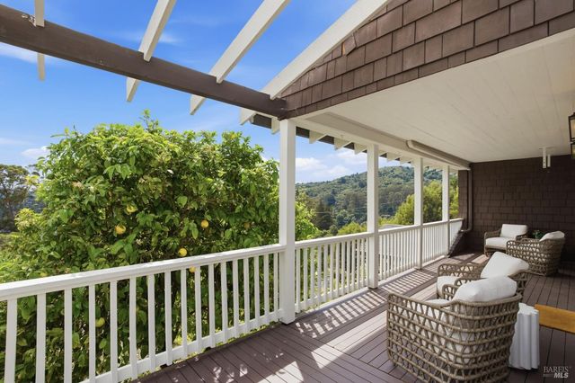 32 Edgewood Ave, Mill Valley, CA 94941