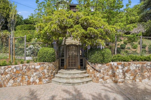 32 Edgewood Ave, Mill Valley, CA 94941