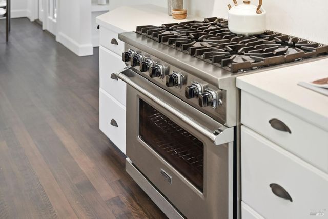 32 Edgewood Ave, Mill Valley, CA 94941