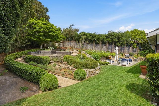 32 Edgewood Ave, Mill Valley, CA 94941