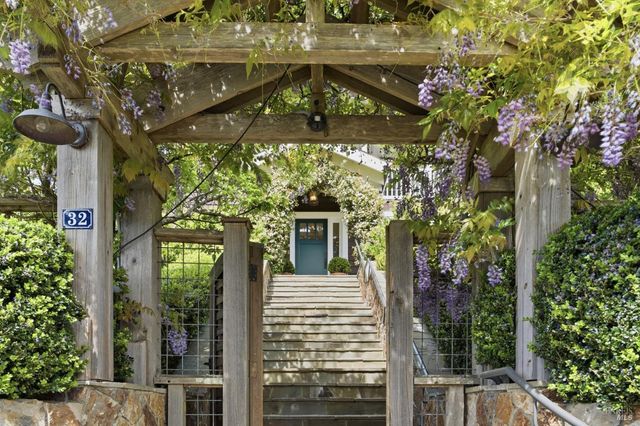 32 Edgewood Ave, Mill Valley, CA 94941