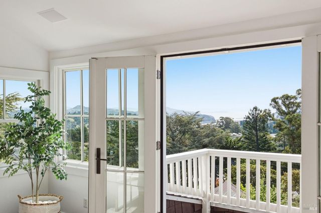 32 Edgewood Ave, Mill Valley, CA 94941