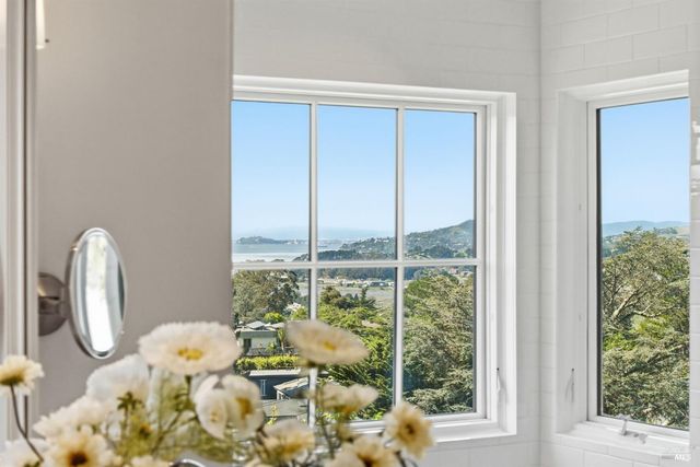 32 Edgewood Ave, Mill Valley, CA 94941