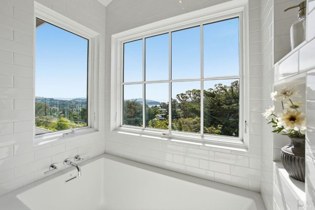 32 Edgewood Ave, Mill Valley, CA 94941