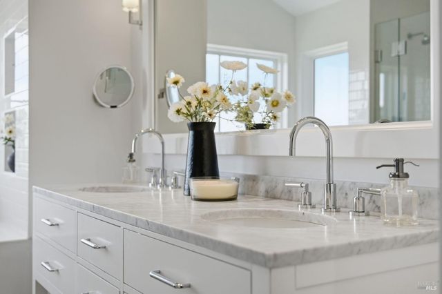 32 Edgewood Ave, Mill Valley, CA 94941