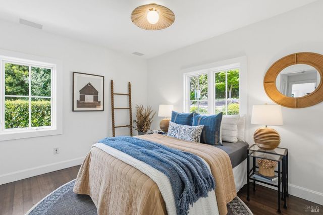 32 Edgewood Ave, Mill Valley, CA 94941