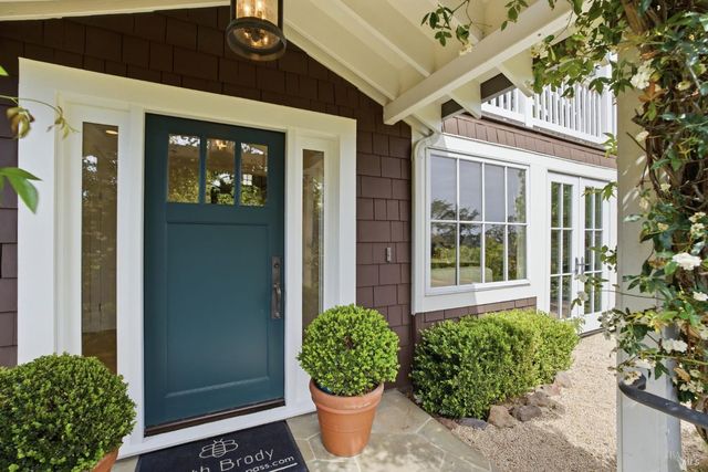 32 Edgewood Ave, Mill Valley, CA 94941