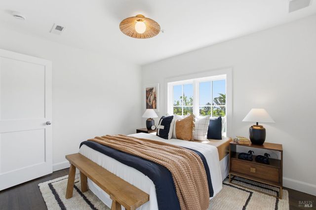 32 Edgewood Ave, Mill Valley, CA 94941