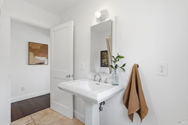 32 Edgewood Ave, Mill Valley, CA 94941