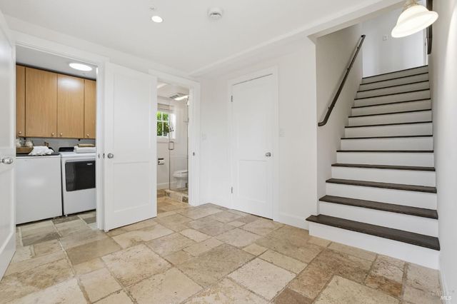 32 Edgewood Ave, Mill Valley, CA 94941