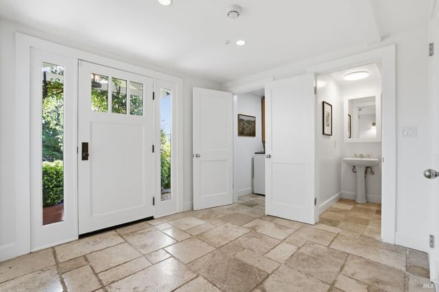 32 Edgewood Ave, Mill Valley, CA 94941