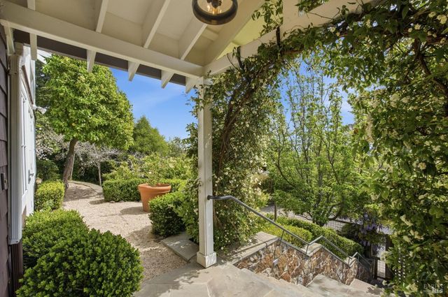 32 Edgewood Ave, Mill Valley, CA 94941