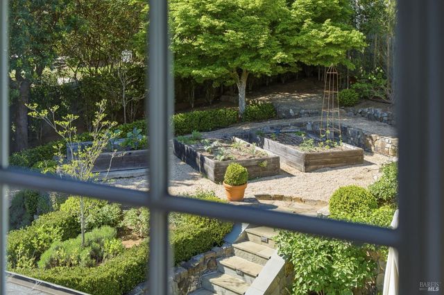 32 Edgewood Ave, Mill Valley, CA 94941