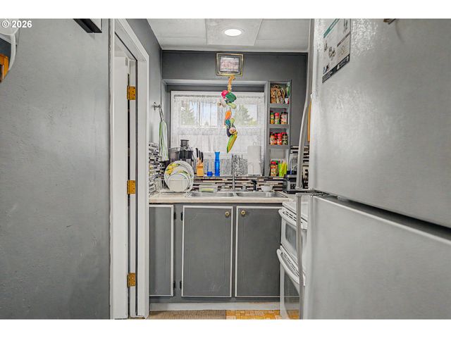 13055 Se STARK St 5, Portland, OR 97233