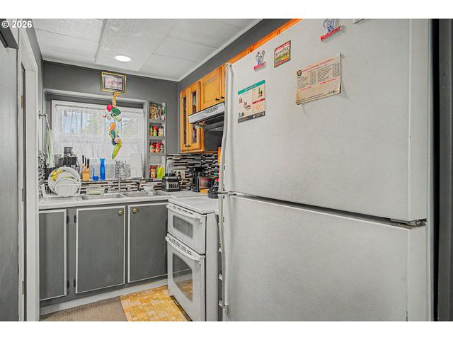 13055 Se STARK St 5, Portland, OR 97233