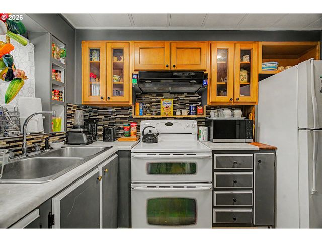 13055 Se STARK St 5, Portland, OR 97233