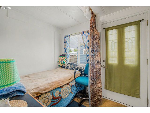 13055 Se STARK St 5, Portland, OR 97233