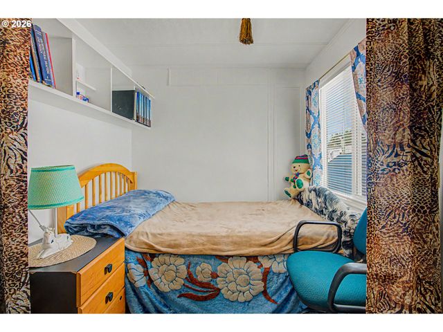 13055 Se STARK St 5, Portland, OR 97233
