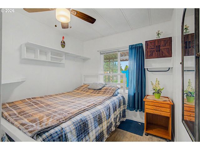 13055 Se STARK St 5, Portland, OR 97233