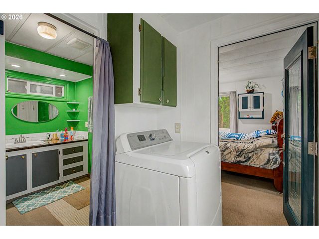 13055 Se STARK St 5, Portland, OR 97233