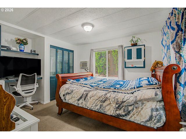 13055 Se STARK St 5, Portland, OR 97233