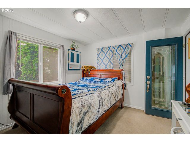 13055 Se STARK St 5, Portland, OR 97233