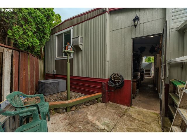 13055 Se STARK St 5, Portland, OR 97233
