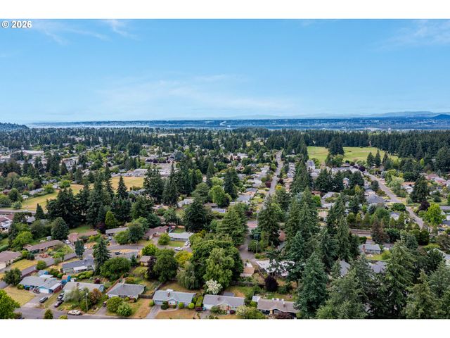13055 Se STARK St 5, Portland, OR 97233