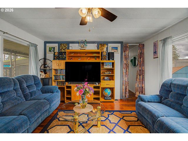 13055 Se STARK St 5, Portland, OR 97233