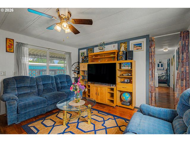 13055 Se STARK St 5, Portland, OR 97233
