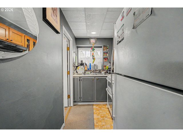 13055 Se STARK St 5, Portland, OR 97233