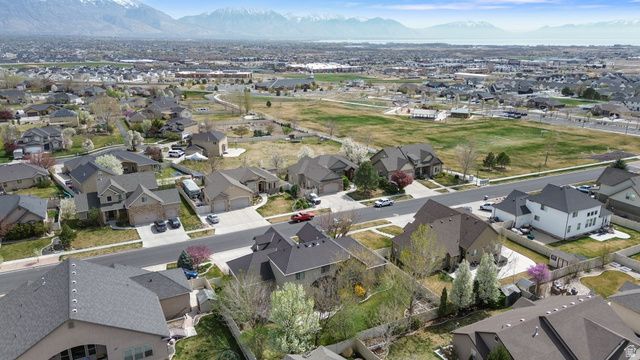 1733 N LYNDI LN, Saratoga Springs, UT 84045