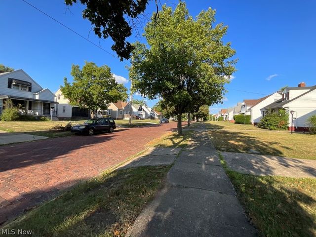 15712 Westview Avenue, Cleveland, OH 44128