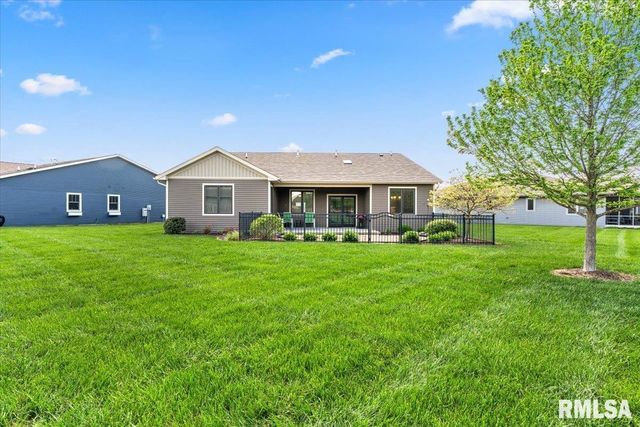 3901 WATERSTONE Way, Springfield, IL 62711