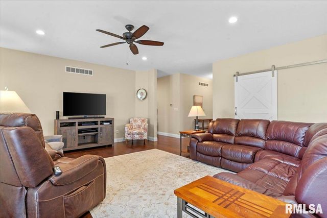 3901 WATERSTONE Way, Springfield, IL 62711