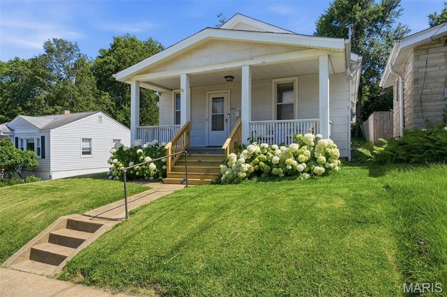 7614 Weaver Avenue, Maplewood, MO 63143