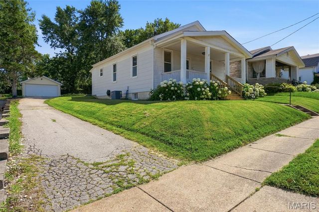7614 Weaver Avenue, Maplewood, MO 63143