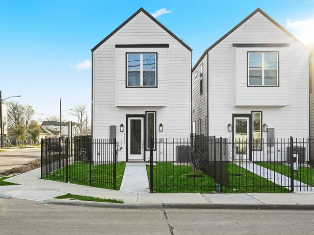 102 E 44th Street C, Houston, TX 77018