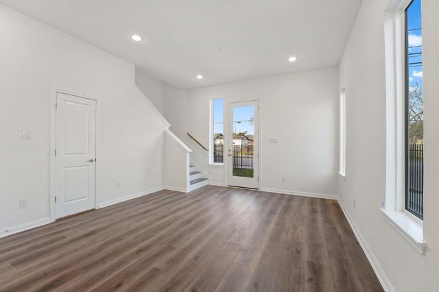 102 E 44th Street C, Houston, TX 77018