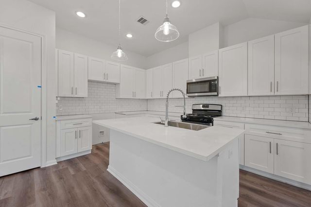 102 E 44th Street C, Houston, TX 77018