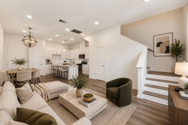 102 E 44th Street C, Houston, TX 77018