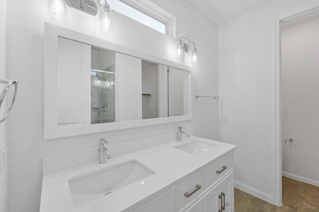 102 E 44th Street C, Houston, TX 77018