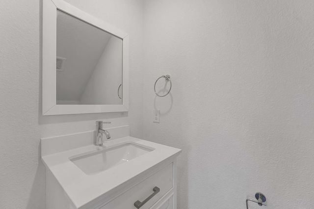 102 E 44th Street C, Houston, TX 77018