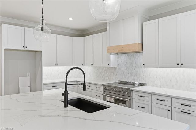 429 Wentworth Drive, Winston-salem, NC 27107