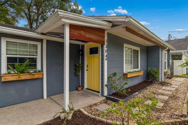 1304 E KNOLLWOOD STREET, Tampa, FL 33604